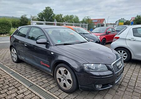 Audi A3 1.6 FSI Klimatr BiXenon Sihzg 6Gang FuZv PDC