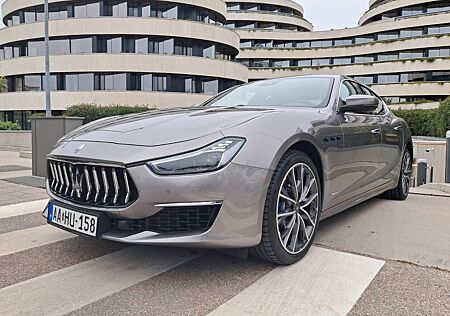 Maserati Ghibli GranLusso Hybrid
