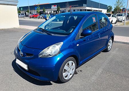 Toyota Aygo (X) Aygo (X) 1,0 - 68 PS