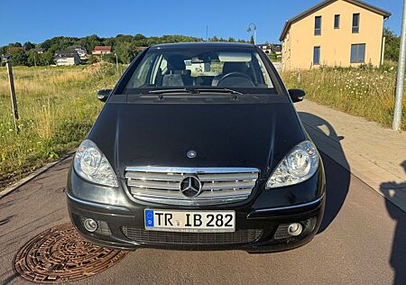 Mercedes-Benz A 150 ELEGANCE Elegance 1 Hand