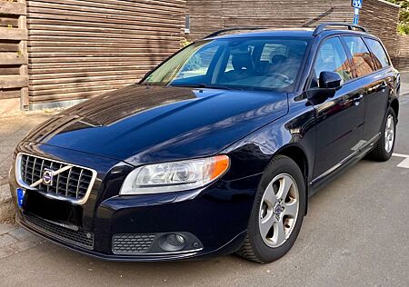 Volvo V70 D5 1. Hand, AHK, Automatic Momentum