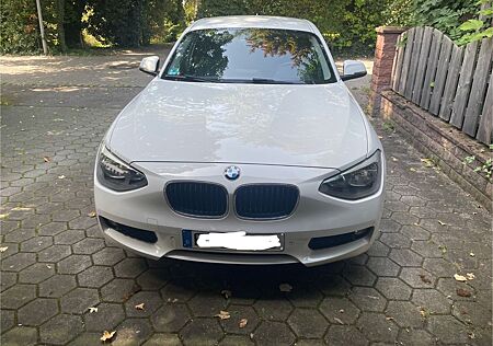 BMW 116i - weiß 80.000km PDC Sitzheizung