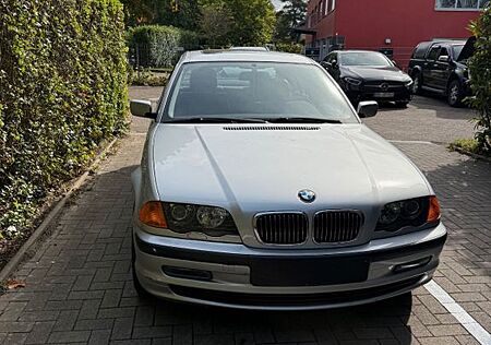 BMW 323 iA/1. Hand/Scheckheftgepflegt/112T km/Xenon