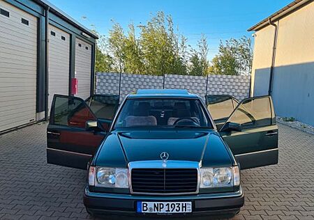 Mercedes-Benz 220 W124 220E