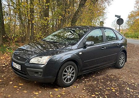 Ford Focus 1,6 Fun erst 158tkm sparsam Tüv/AU Neu