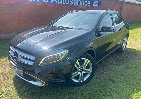 Mercedes-Benz GLA 200 - Bi-Xenon- SHZ- AHK-PDC-Som/Wint.Reifen