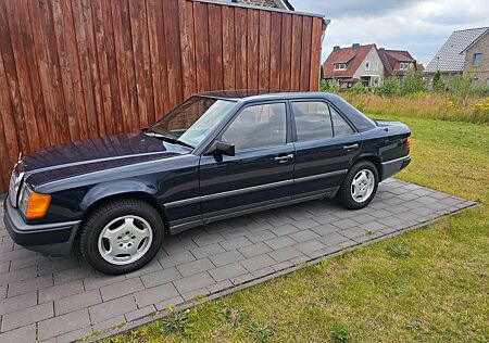 Mercedes-Benz E 230