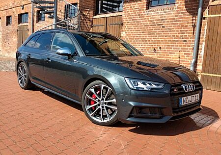 Audi S4 3.0 TFSI quattro Avant Vollausstattung APR