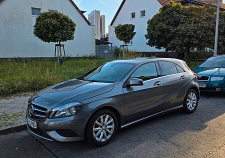Mercedes-Benz A 180 BlueEFFICIENCY Style Edition Style Edition