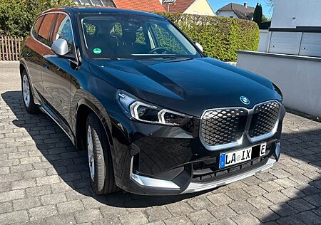 BMW iX1 eDrive20 - Top gepflegt, Restgarantie