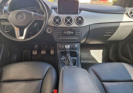 Mercedes-Benz B 200 BlueEFFICIENCY /AMG Sportpaket Night Paket