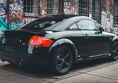 Audi TT Coupe 1.8T quattro 165 kW -