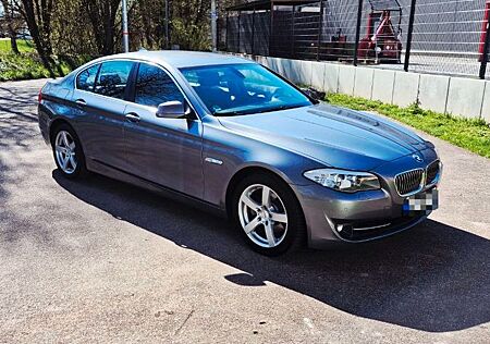 BMW 520i LEDER NAVI TÜV SERVICE NEU