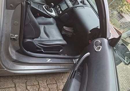 Nissan 350Z Premium Pack 3.5l bis am Sonntag 11.000€