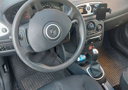 Renault Clio / TÜV neu/Allwetterreifen