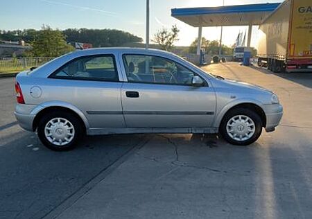 Opel Astra 1.2 -