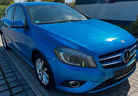 Mercedes-Benz A 180 AMG Style/Navi/Shz/Xenon/PDC/Park Assist
