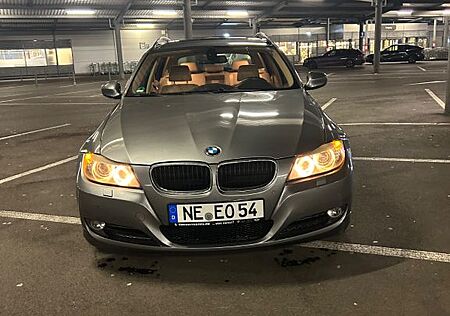 BMW 320i Touring -