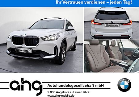 BMW X1 sDrive20i Shadow Aut.*Pano*AHK*Kamera*LED*Nav