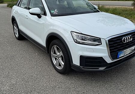 Audi Q2 30 TFSI TÜV neu 08/27