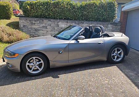 BMW Z4 2.2i E85 Roadster - 6 Zylinder