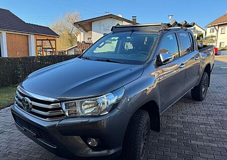 Toyota Hilux 4x4 Off Road umgebaut mit Dachzelt