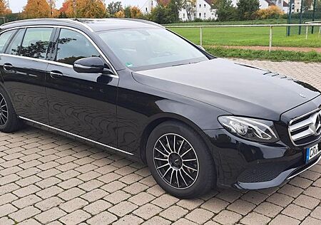 Mercedes-Benz E 220 d T Autom. -