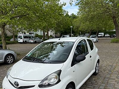 Toyota Aygo (X) 1,0-l-VVT-i x x