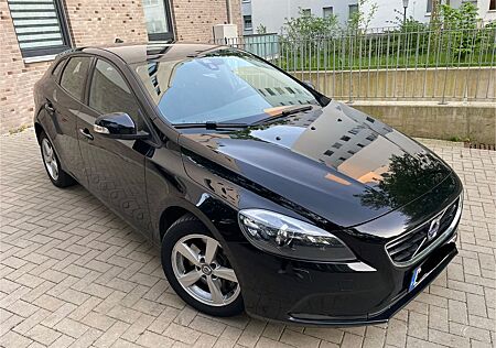 Volvo V40 D2 Automatik Scheckheftgepflegt TÜV Neu
