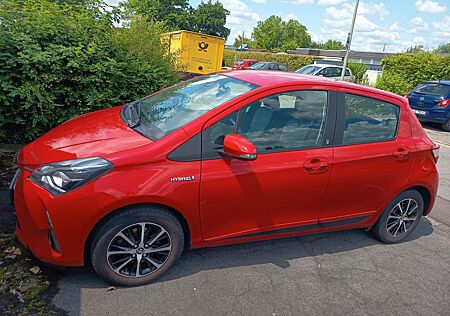 Toyota Yaris 1,5-l-VVT-i Hybrid CVT Team Deutschlan...