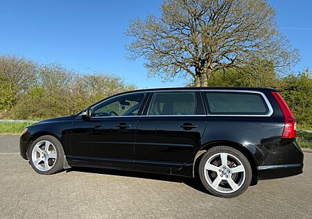 Volvo V70 D5 Summum Leder, Sthz, CarPlay, Tüv Neu
