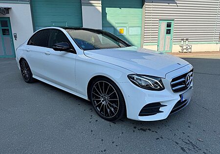 Mercedes-Benz E 300 d Autom. AMG Line / Panorama / Widescreen