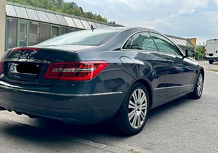 Mercedes-Benz E 250 Coupé CDI BlueEFFICIENCY ELEGANC...