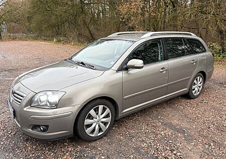Toyota Avensis Executive 2,0-l-VVT-i Automatik Exec...