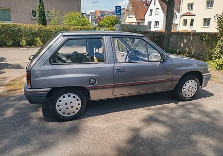 Opel Corsa A-CC 1,2i G Kat 5 Gang TÜV/AU bis 04/26