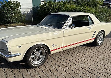 Ford Mustang Coupé 5.0 Liter V8 Automatik Scheibenbre