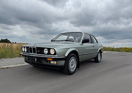 BMW 323i E30 - nur 97.000 KM, Sammlerzustand