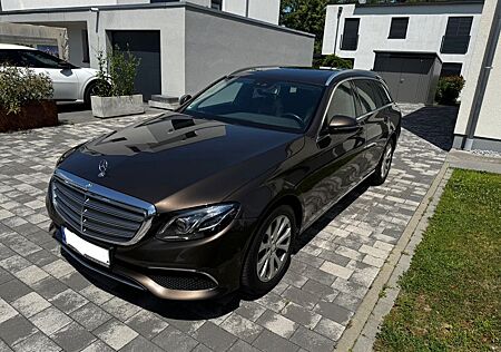 Mercedes-Benz E 200 T Autom. Spurhalte-Ass. LUXURY MB-Scheckh.