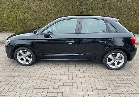 Audi A1 1.2 TFSI Sportback 8fach bereift auf Alufelge