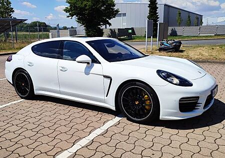 Porsche Panamera GTS GTS