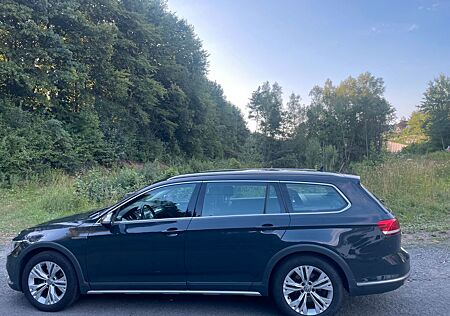 VW Passat Alltrack Volkswagen 4Motion 2.0 TDI AHK LED 1-Hand