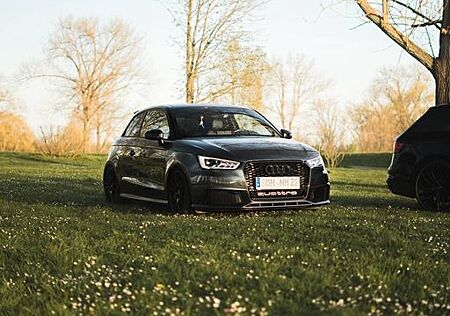 Audi S1 2.0 TFSI quattro -
