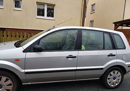 Ford Fusion 1,4 16V + +