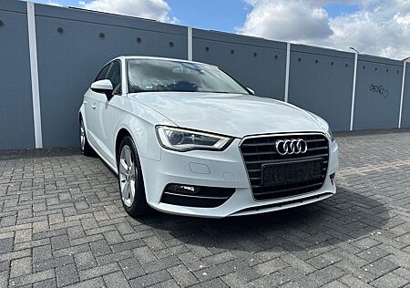 Audi A3 1.4 TFSI S tronic Sportback AUTOM./XENON/PDC