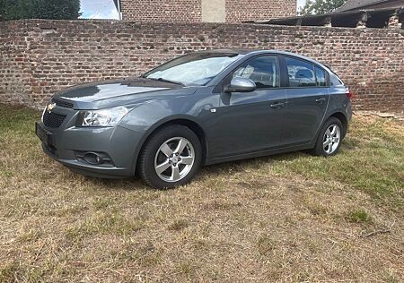 Chevrolet Cruze 1.6 LS