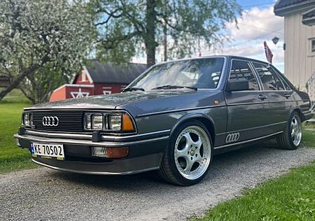 Audi 200