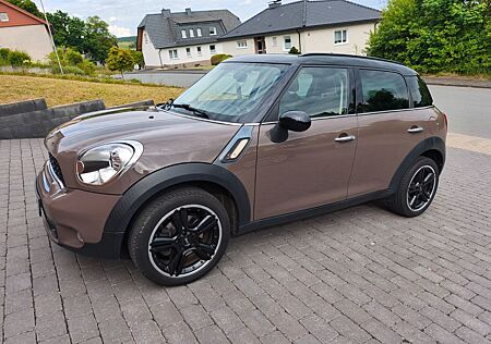 Mini Cooper SD Countryman , 2,0l Diesel, 8fach bereift