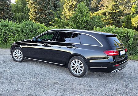 Mercedes-Benz E 220 d T Distr. ILS SD AHK Leder Burmester