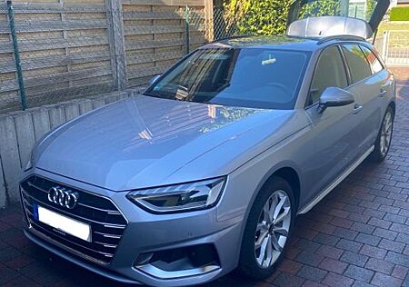 Audi A4 40 TDI S tronic Avant -