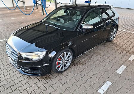 Audi S3 2.0 TFSI quattro -